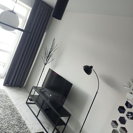 New Modern Apartment Oezjhorod Buitenkant foto