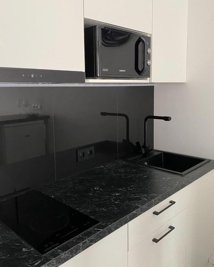 New Modern Apartment Oezjhorod Buitenkant foto