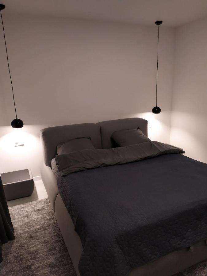 New Modern Apartment Oezjhorod Buitenkant foto