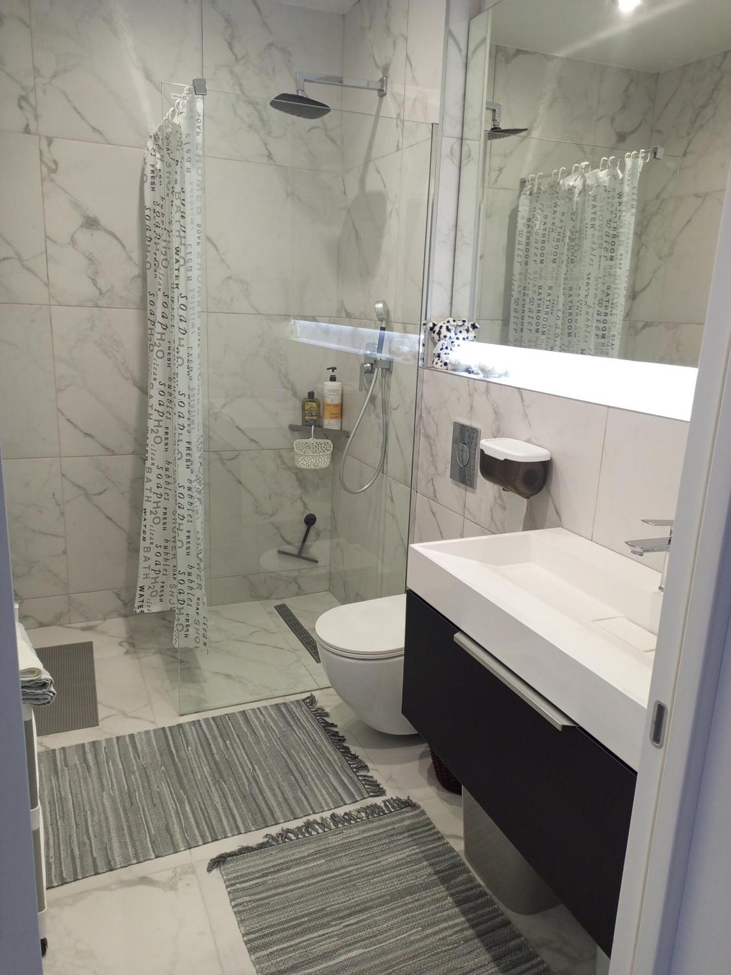 New Modern Apartment Oezjhorod Buitenkant foto